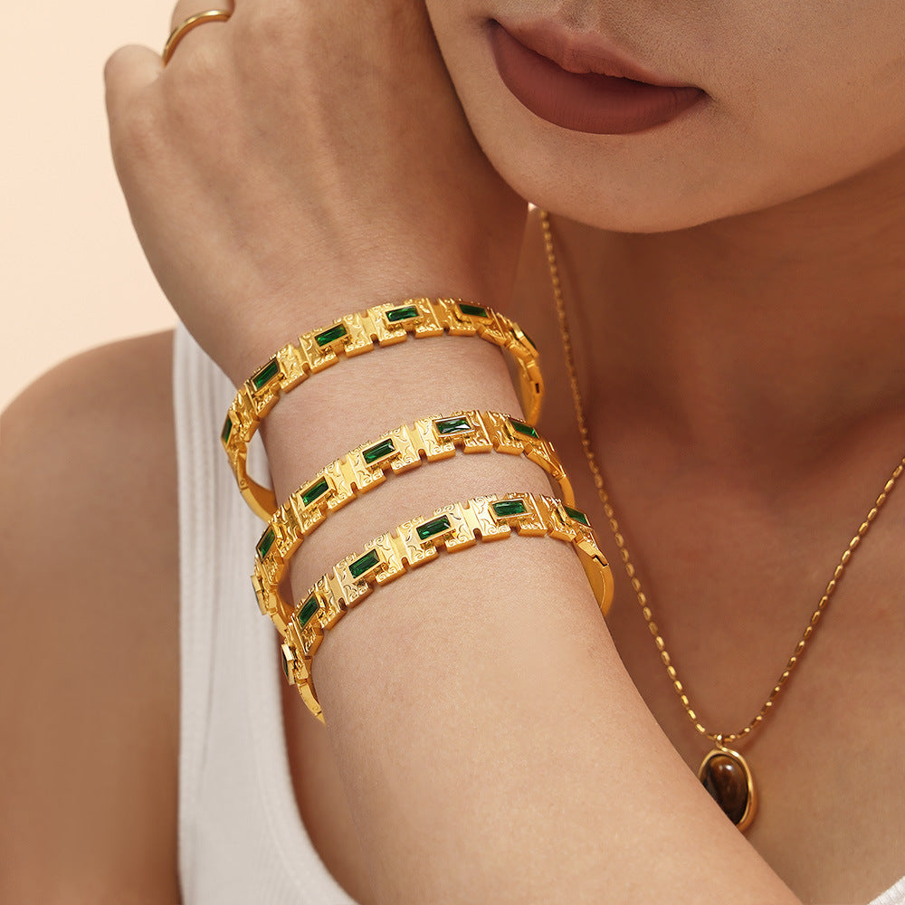 Hot-selling green square glass bracelet buckle design titanium steel plated 18K gold color-preserving cross-border bracelet