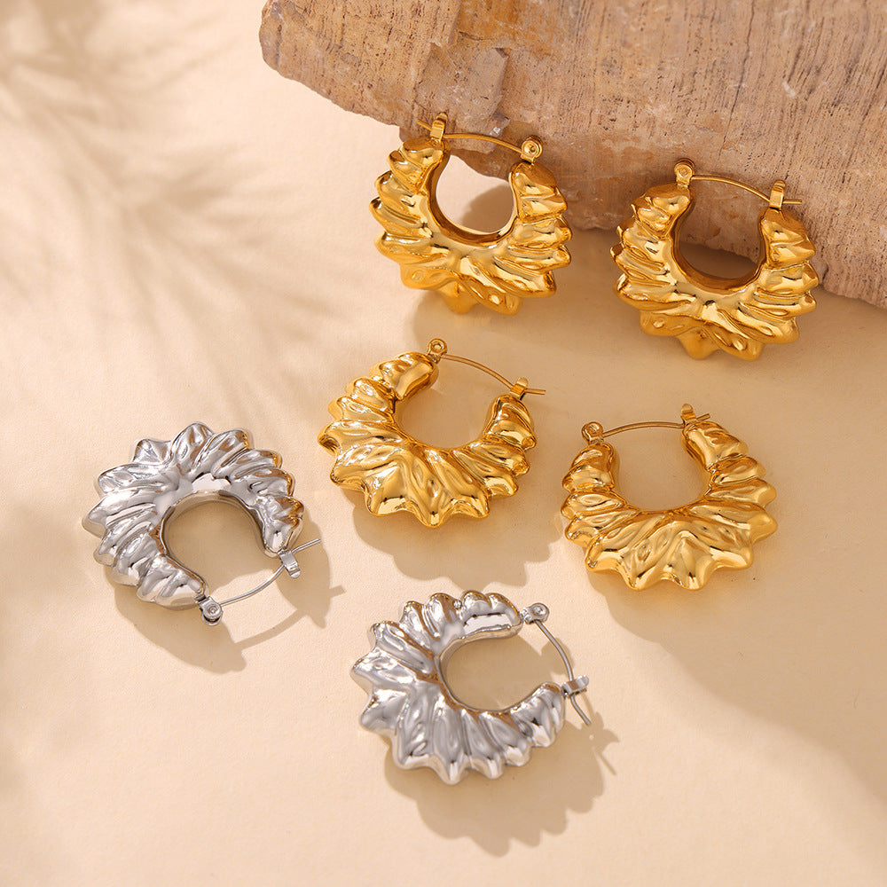 Geometric special-shaped hollow flower earrings retro flower titanium steel plated 18k gold ins wind trend earrings