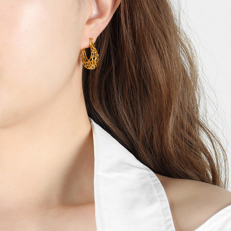 Temperament exaggerated earrings irregular hollow circle earrings niche design non-fading ear buckle earrings pp