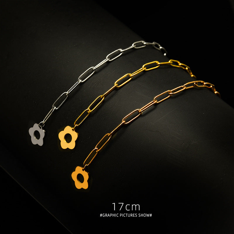 Only twenty, the same little Zouju flower versatile bracelet, titanium steel-plated 18K gold jewelry E124.