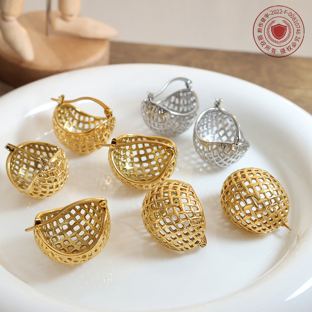 Autumn new fashion does not fade temperament personality trend mesh hemispherical titanium steel gold-plated earrings 99
