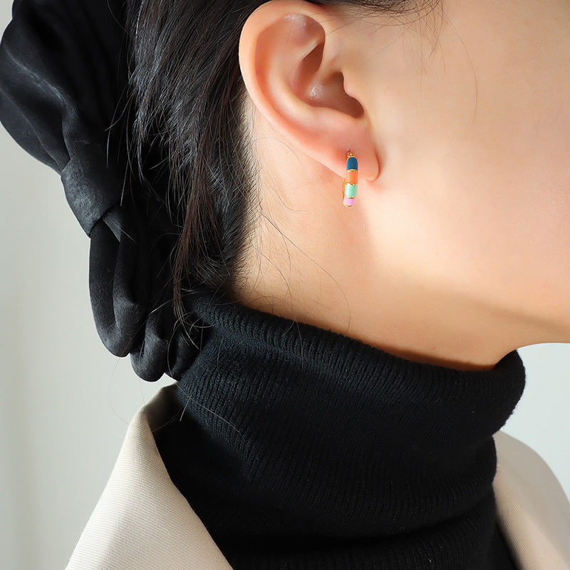 Retro non-fading neutral wind colorful splicing drip earrings, titanium steel gold-plated material high-texture ear buckles