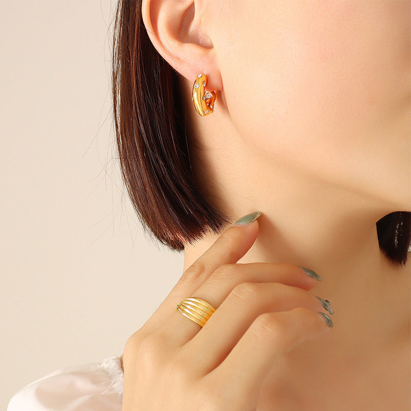 Hot-selling titanium steel gold-plated imitation pearl zircon inlaid C-shaped earrings retro temperament personalized earrings 99