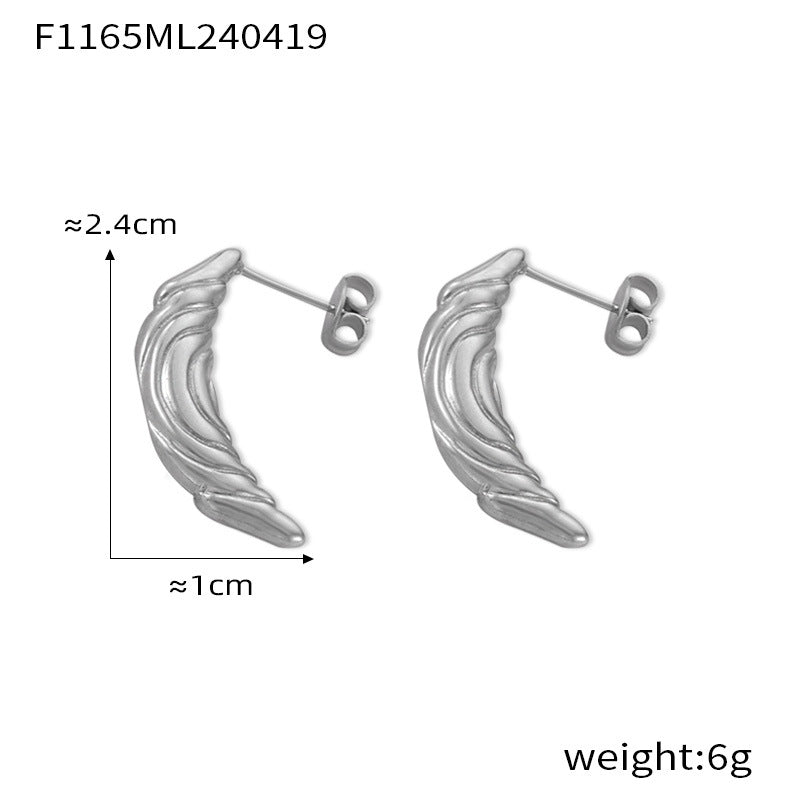 Retro niche personality temperament jewelry geometric engraving texture design titanium steel gold-plated C-shaped earrings