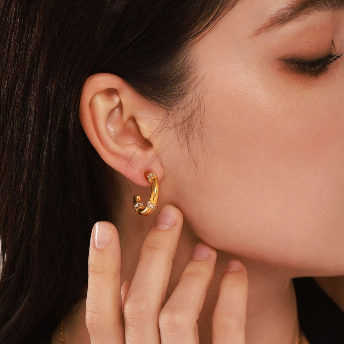 C-shaped geometric diamond stud earrings stainless steel PVD plated 18K real gold women's temperament commuter earrings earrings