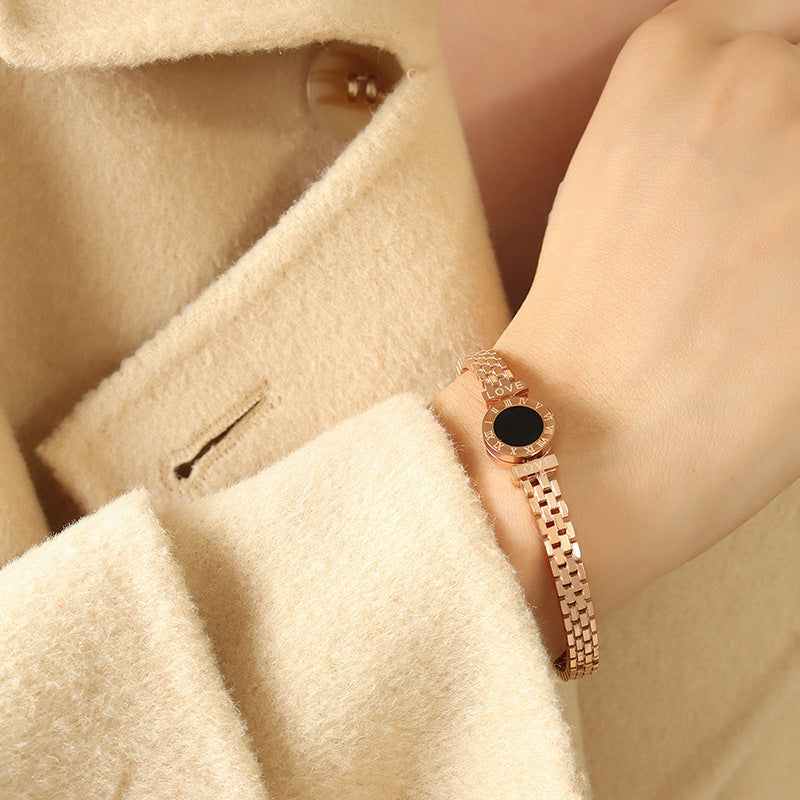 Light luxury fashion personality does not fade niche bracelet design titanium steel plated 18K gold wholesale jewelry women 99