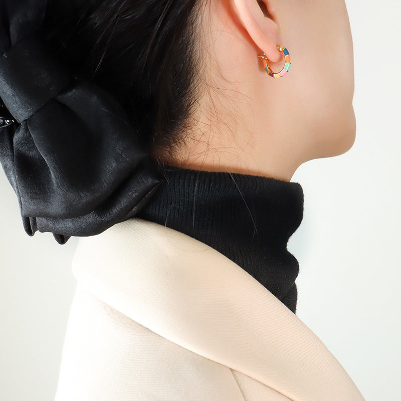 Retro non-fading neutral wind colorful splicing drip earrings, titanium steel gold-plated material high-texture ear buckles