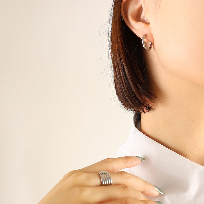Plain circle niche versatile design titanium steel gold-plated earrings women's Korean trendy new ear jewelry spot 99