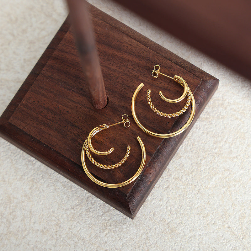 Hot-selling Internet celebrities with the same fashion light luxury niche earrings Titanium steel plated 18K gold versatile C-shaped earrings women's jewelry