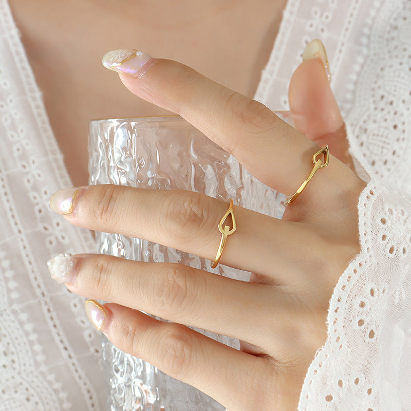 Small and exquisite plain ring, versatile and meticulous hollow love ring, titanium steel plated 18K gold ring, girlfriend same ring pp