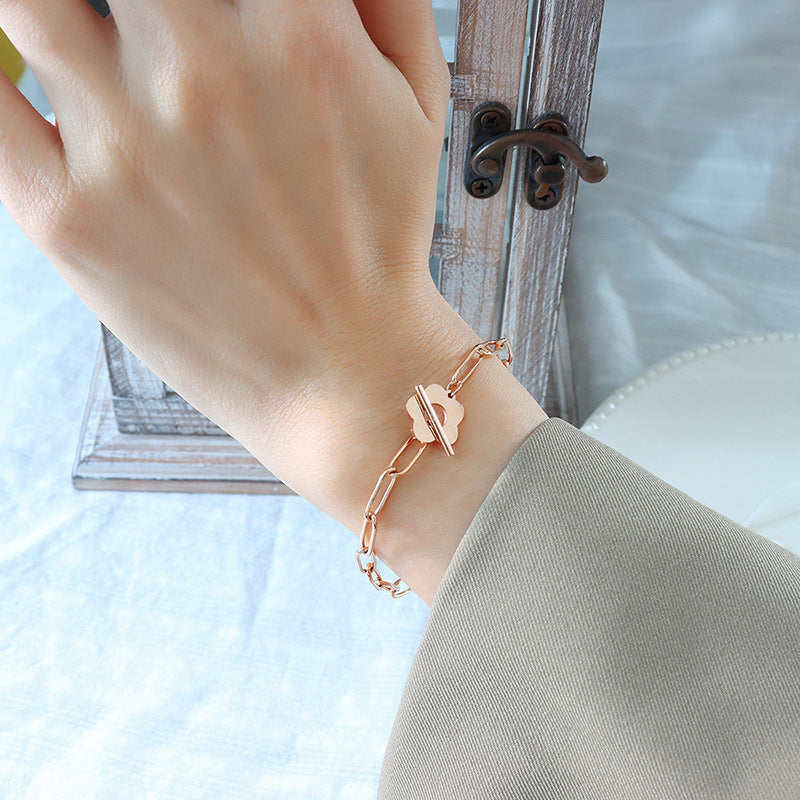 Small fresh geometric plum blossom OT buckle personalized thick chain necklace simple bracelet two-piece jewelry set