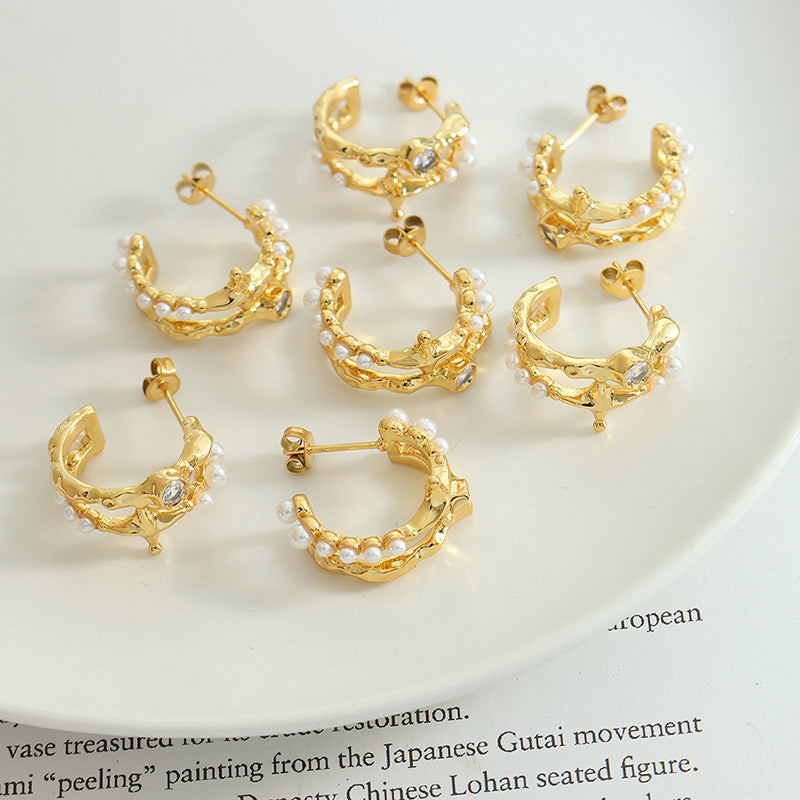 Retro imitation pearl inlaid zircon irregular C-shaped earrings copper material non-fading Hong Kong-style personalized earrings