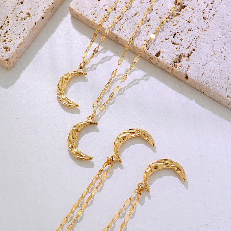 Cold wind chocker light luxury beating moon necklace, titanium steel plated 18K gold collarbone women's neck chain