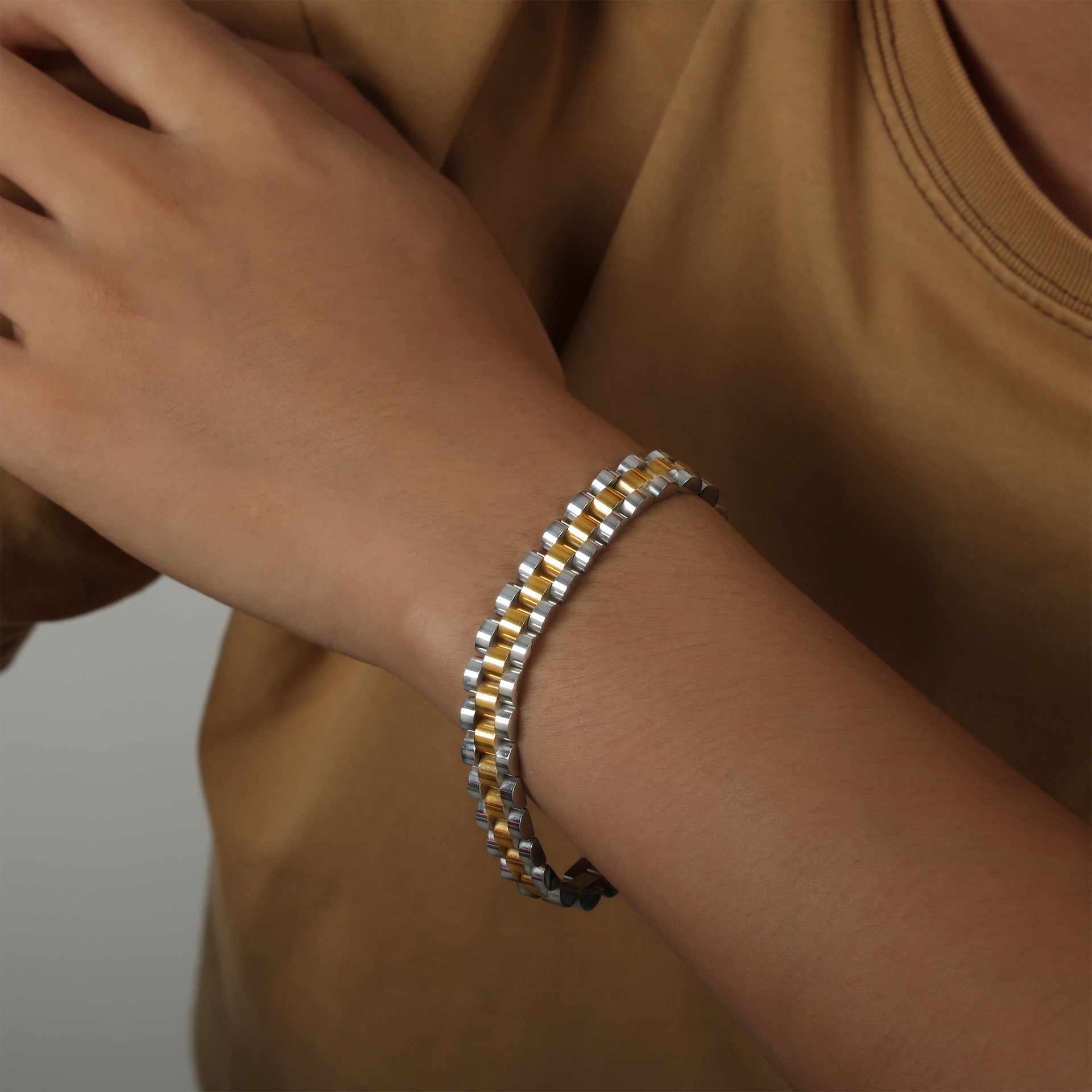 New high-end fashion versatile personality niche design titanium steel gold-plated chain texture bracelet jewelry women