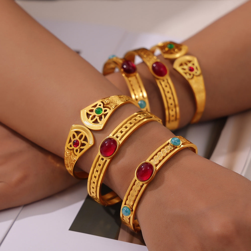 Hot-selling personality retro temperament elegant jewelry inlaid with natural stone design sense hollow titanium steel gold-plated bracelet pp