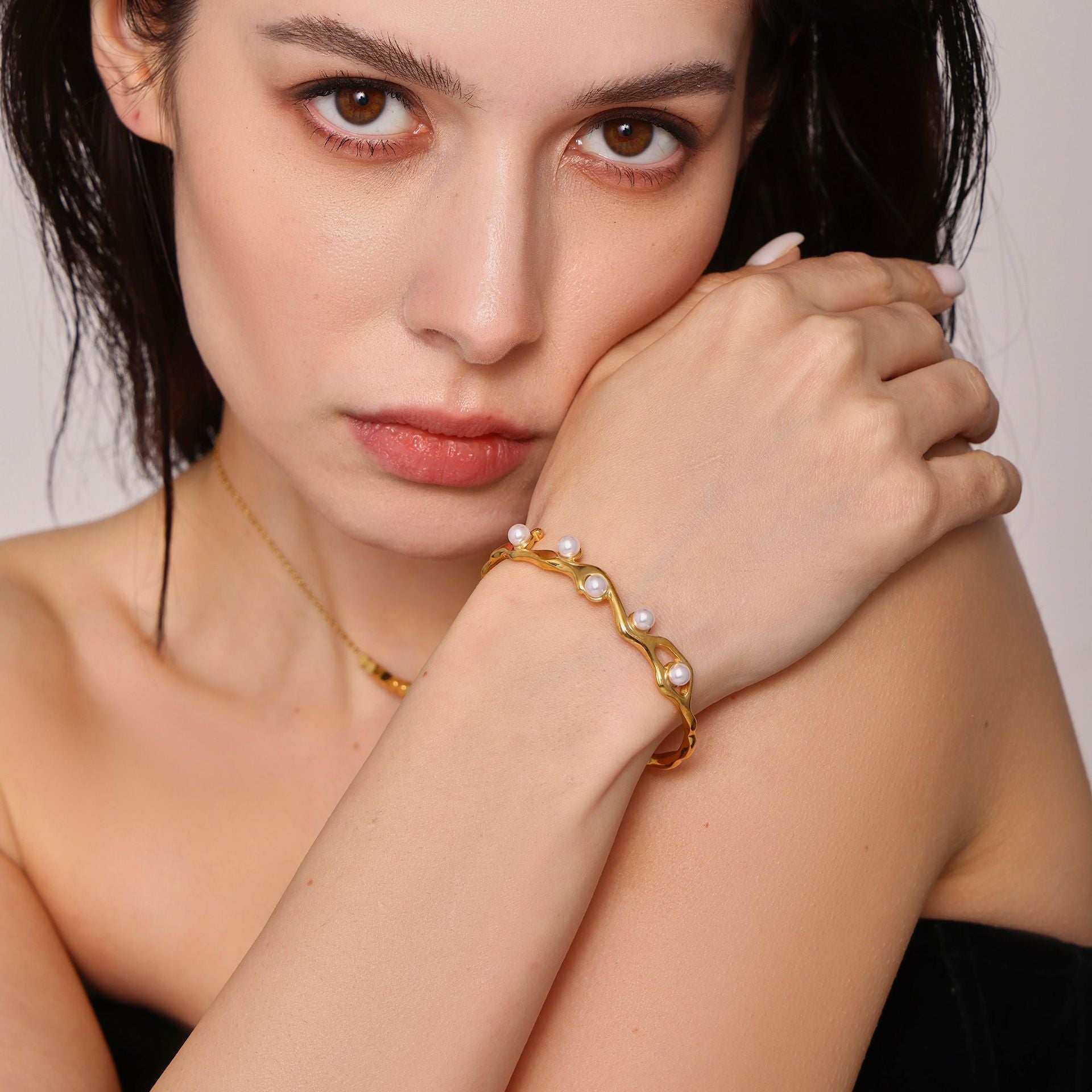 18K real gold plated imitation pearl opening bracelet personalized design non-fading titanium steel C-shaped bracelet 99