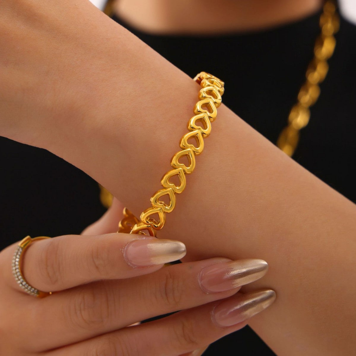 Hollow love splicing bracelet fashion commuter titanium steel PVD electroplating 18K real gold does not fade factory wholesale