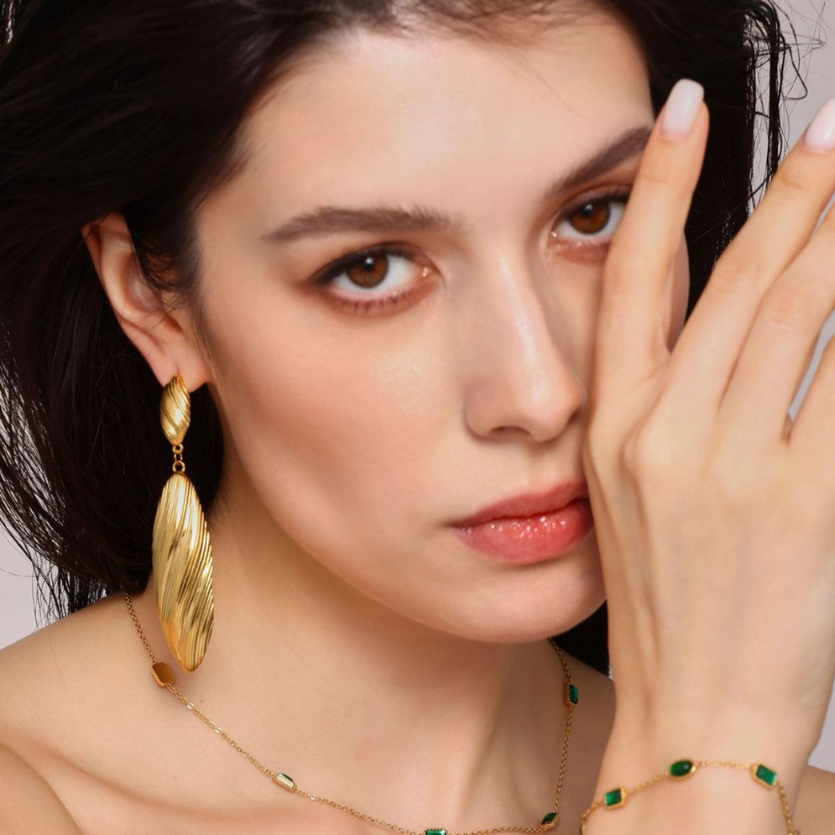 Medieval vintage striped long shell pendant earrings temperament fashionable stainless steel plated 18k gold earrings 99