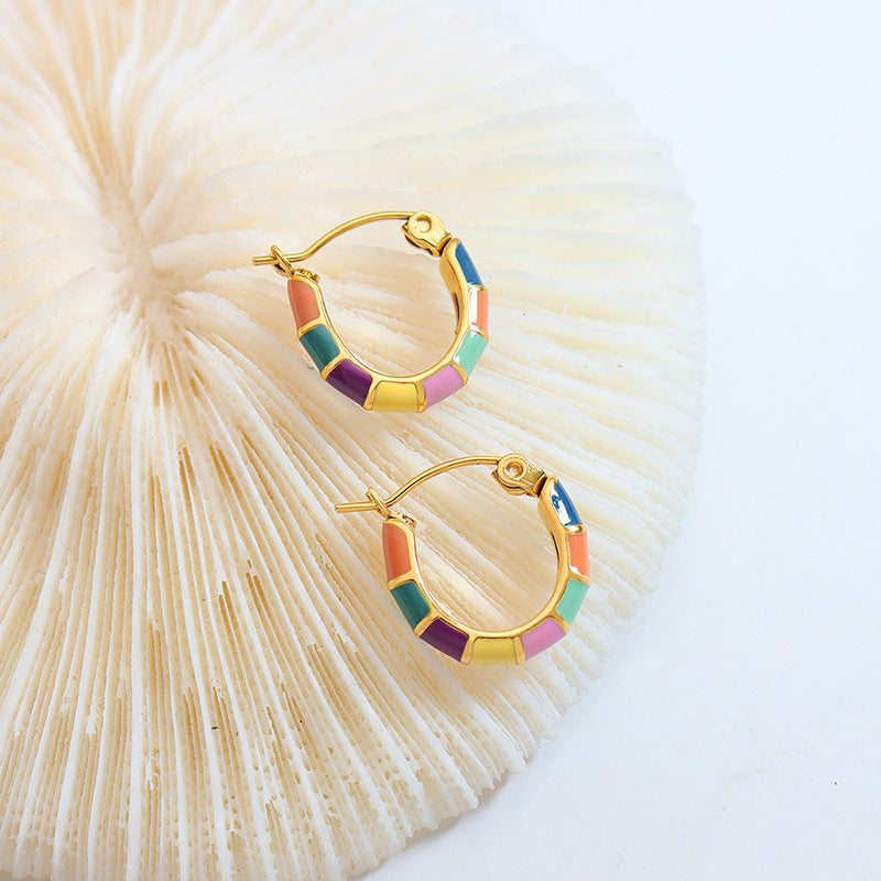 Retro non-fading neutral wind colorful splicing drip earrings, titanium steel gold-plated material high-texture ear buckles