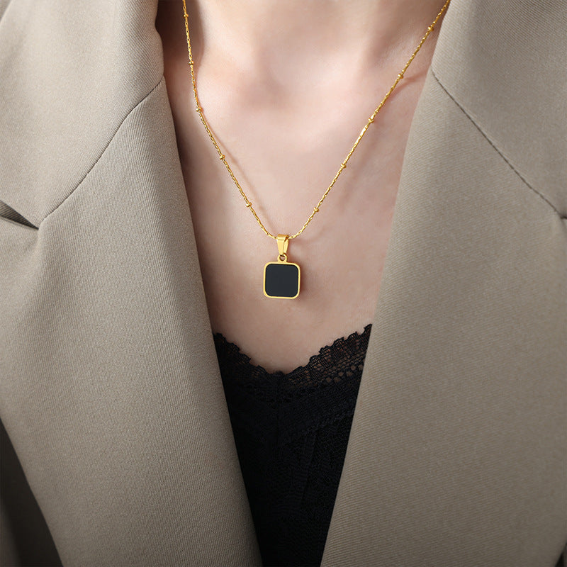 New fashion retro light luxury high sense niche square pendant collarbone chain personalized design titanium steel jewelry pp