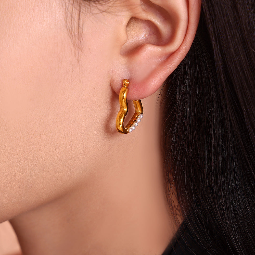 Niche heart-shaped imitation pearl earrings stainless steel 18k gold-plated light luxury stud earrings simple earrings spot women