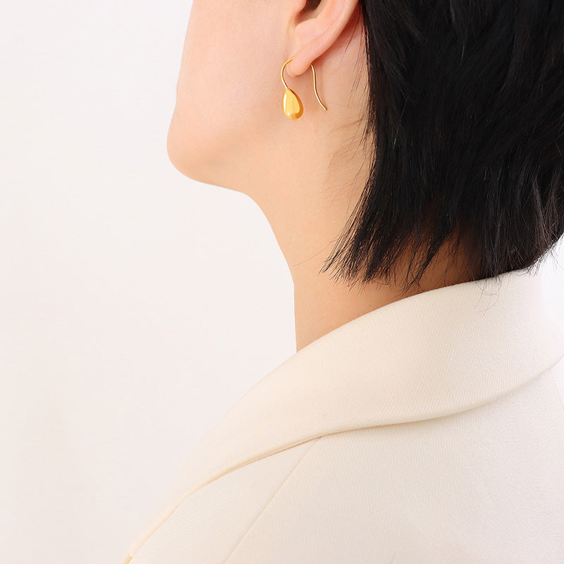 Personality, creativity, elegance, temperament, fashion trend, water drop earrings, Hong Kong wind titanium steel gold-plated niche ear hooks that do not fade