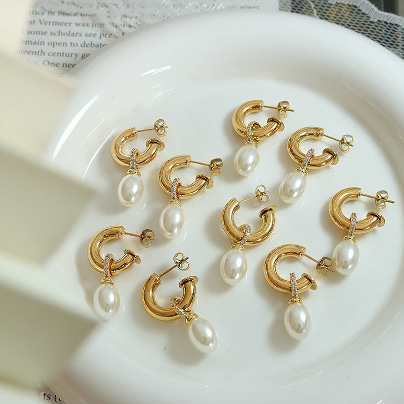 Baroque imitation pearl C-shaped stud earrings European and American personalized earrings Girls jewelry does not fade Titanium steel does not fade earrings