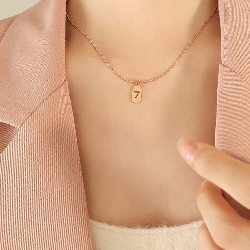 Niche design versatile collarbone necklace lucky 7 tag snake bone chain plated 18K real gold non-fading P476pp