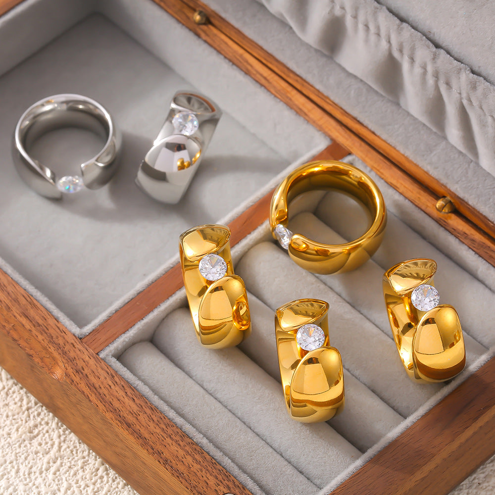 New wide-edge clip zircon smooth ring retro niche design titanium steel plated 18k gold jewelry pp