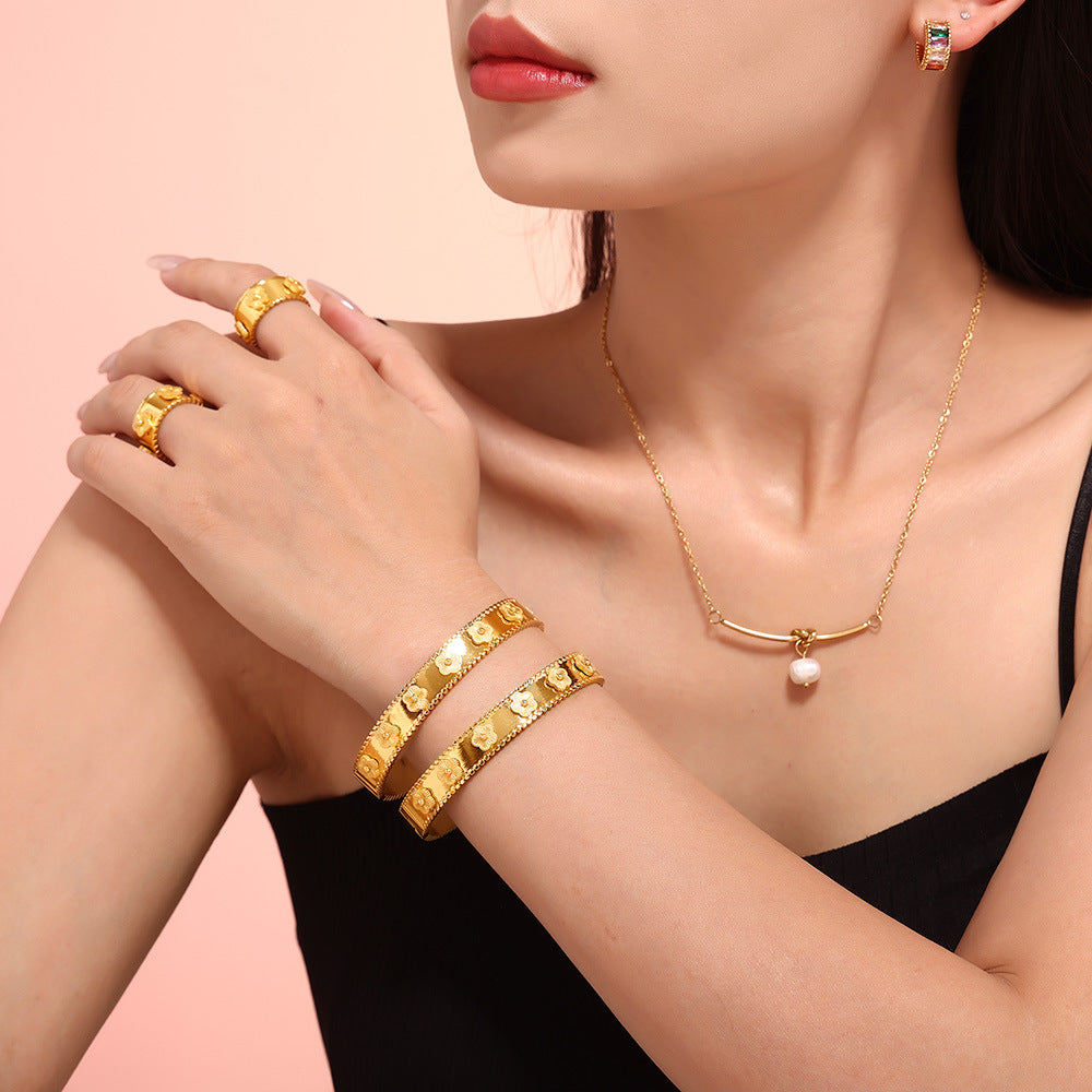 Embossed flower bracelet kaleidoscope ring titanium steel 18k gold niche exquisite temperament jewelry set wholesale