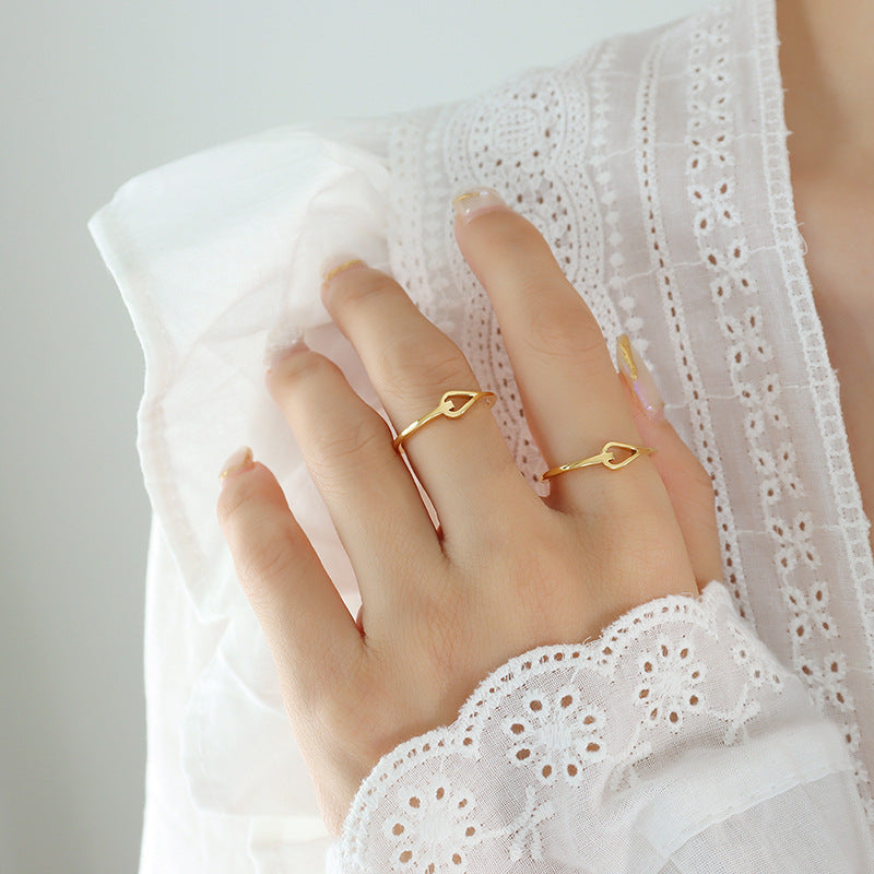 Small and exquisite plain ring, versatile and meticulous hollow love ring, titanium steel plated 18K gold ring, girlfriend same ring pp