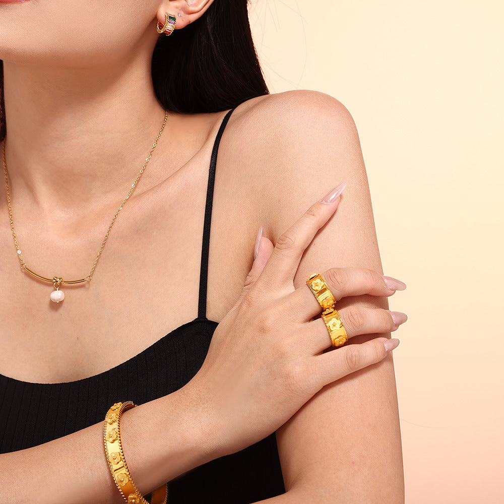 Embossed flower bracelet kaleidoscope ring titanium steel 18k gold niche exquisite temperament jewelry set wholesale