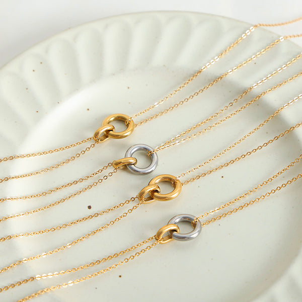Fashion commuter personality elegant double-ring interlocking double-layer chain stacked wearing wind versatile titanium steel gold-plated necklace jewelry women