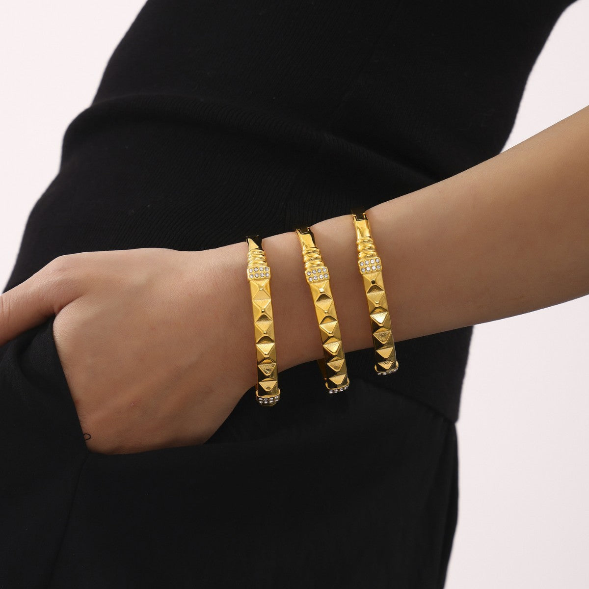 Xiaoxiangfeng rivet rhinestone buckle bracelet stainless steel electroplated 18K real gold spot luxury bracelet