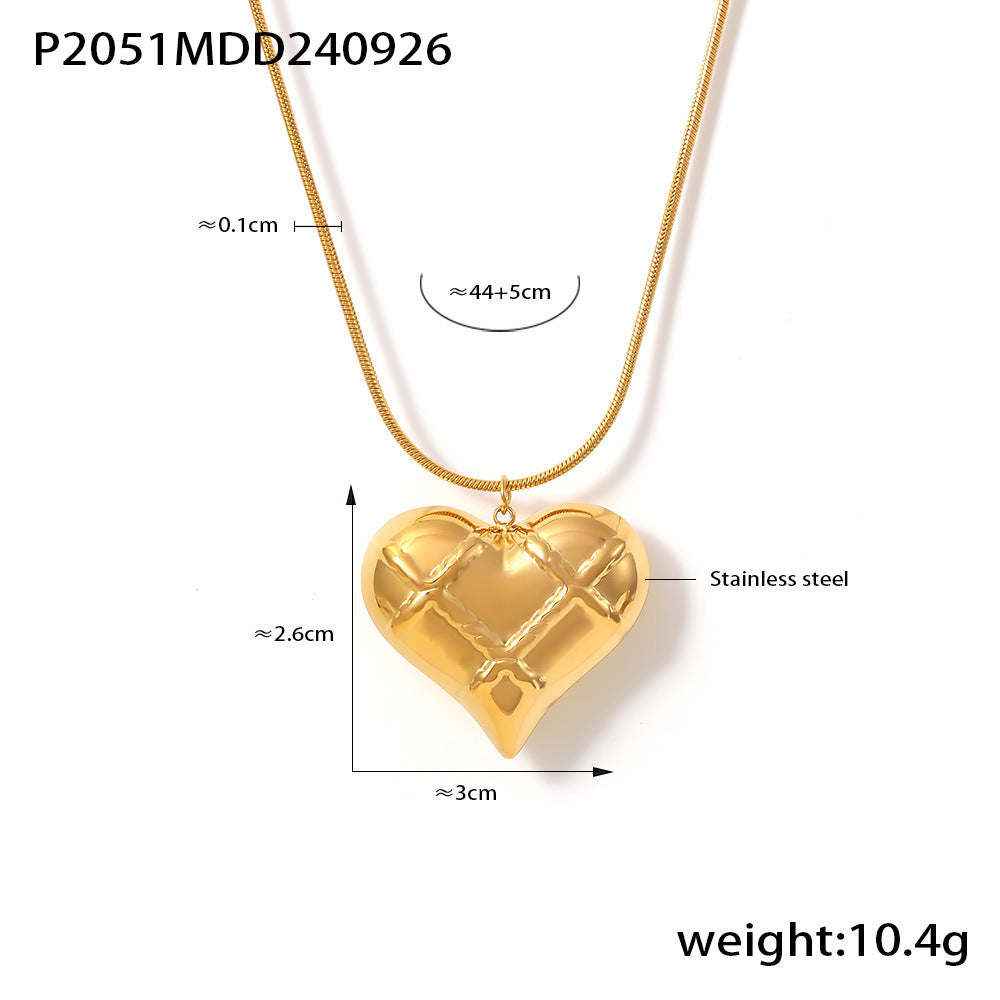 Hollow plaid love pendant necklace stainless steel plated 18K real gold stacked chic wind collarbone chain women