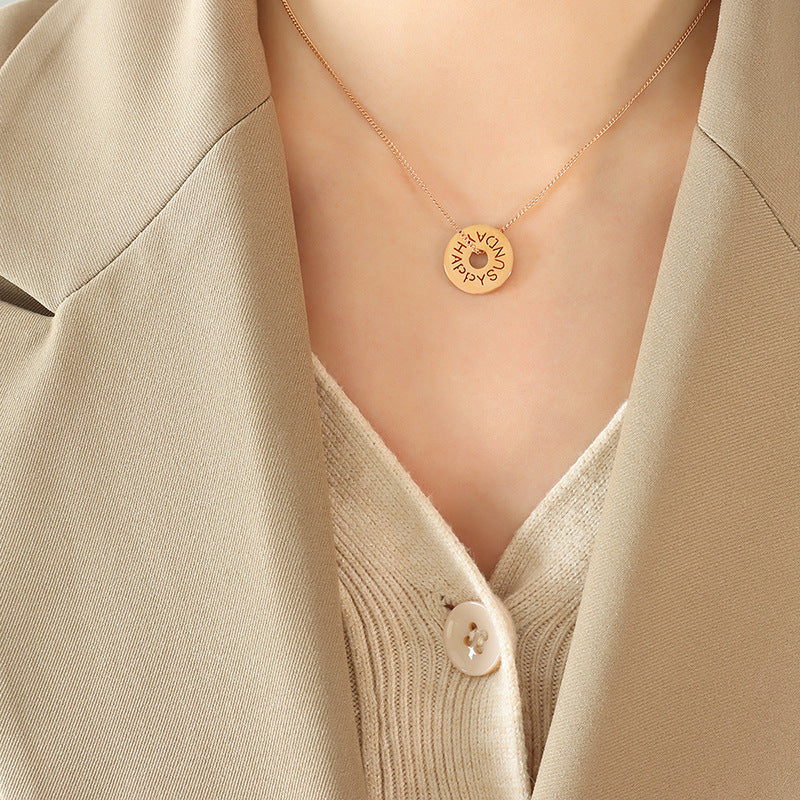 Wind English Hollow Round Brand Pendant Necklace Women's Clavicle Neck Chain Titanium Steel Plated 18k Gold P950pp