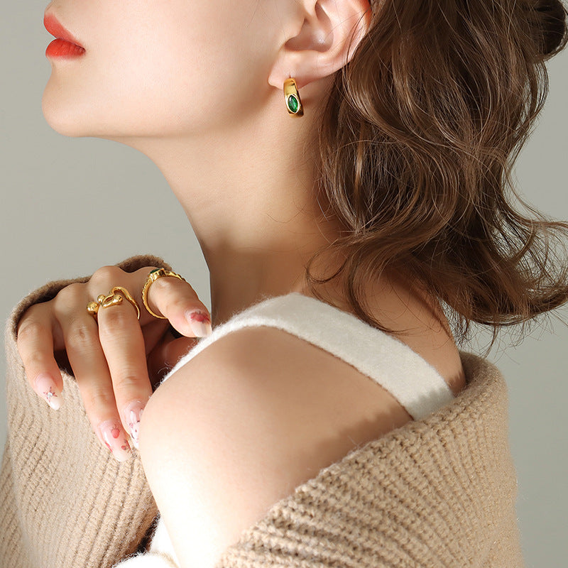 Dongdaemun retro niche C-shaped earrings inlaid with emerald zircon titanium steel plated 18K gold women's jewelry