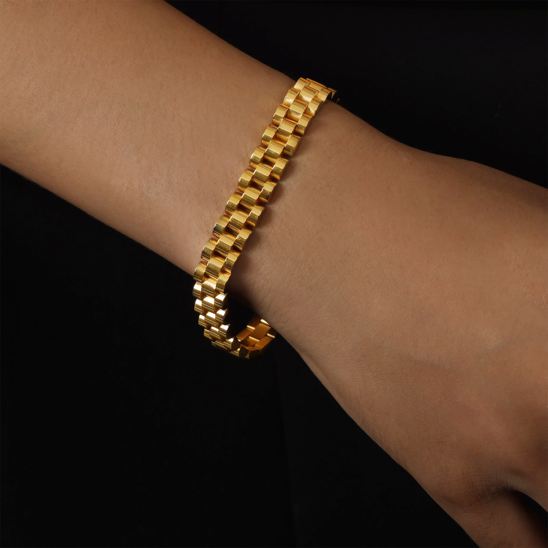 New high-end fashion versatile personality niche design titanium steel gold-plated chain texture bracelet jewelry women