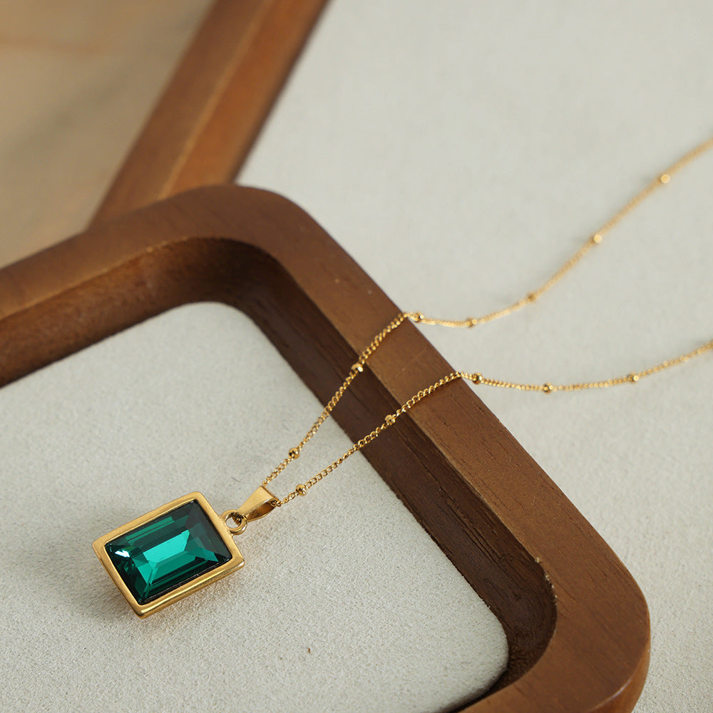French retro light luxury fashion versatile titanium steel gold-plated geometric square pendant collarbone chain necklace jewelry women