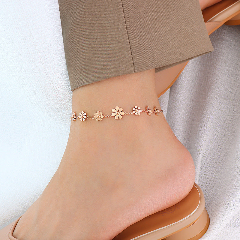 Daisy petal anklet versatile jewelry chain Titanium steel plated 18K real gold non-fading anklet jewelry