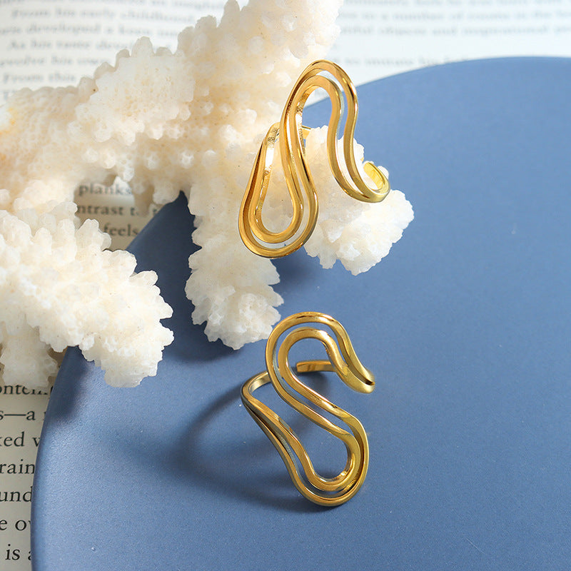 Autumn and winter style, elegant personality, handmade S-shaped open ring, women's titanium steel plated 18K gold trend ring