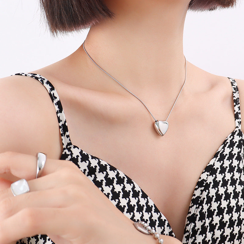 Zegl wind heart-shaped peach heart necklace women's light luxury niche design titanium steel clavicle chain neck chain jewelry P059