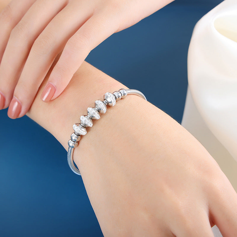 New versatile personality pendant, jewelry, magnetic attraction femininity, electroplating does not fade, titanium steel bracelet jewelry wholesale