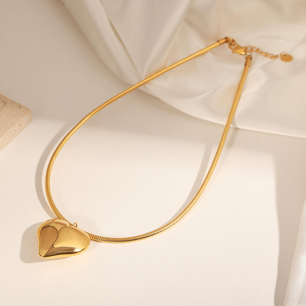 Fashion niche design simple personality titanium steel gold-plated heart pendant necklace versatile jewelry