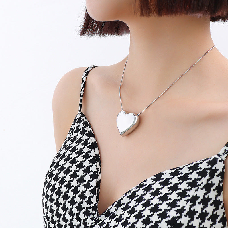 Zegl wind heart-shaped peach heart necklace women's light luxury niche design titanium steel clavicle chain neck chain jewelry P059