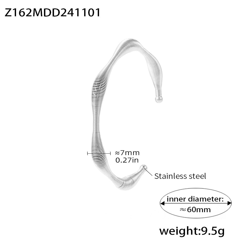 Temperament simple spiral pattern bracelet fashionable personality commuting versatile titanium steel bracelet women color retention spot wholesale