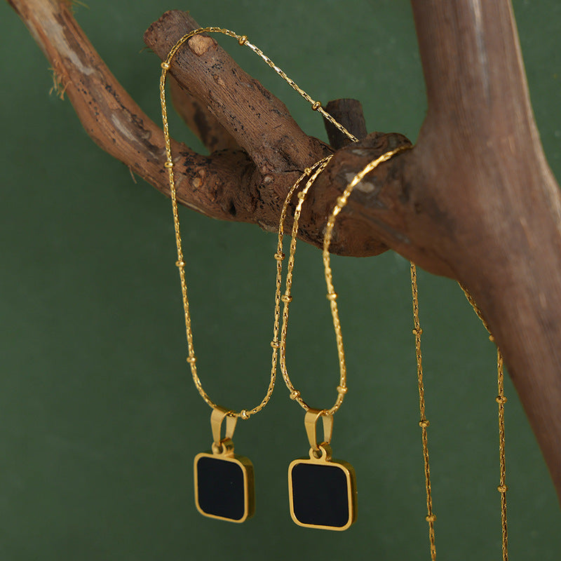 New fashion retro light luxury high sense niche square pendant collarbone chain personalized design titanium steel jewelry pp