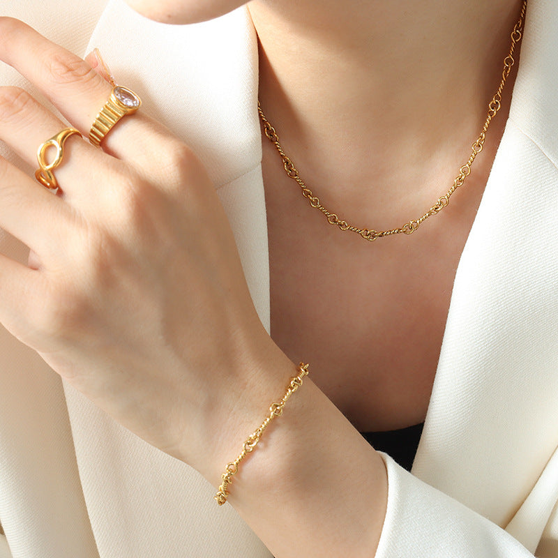 Unique, creative, fashionable and personalized new copper interlocking necklace bracelet jewelry set female 99