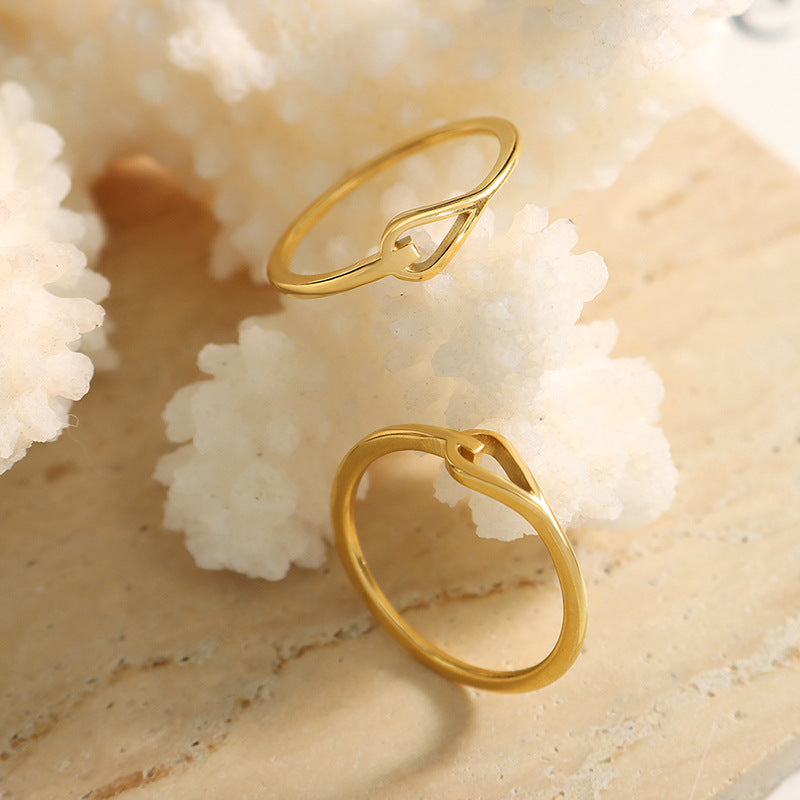 Small and exquisite plain ring, versatile and meticulous hollow love ring, titanium steel plated 18K gold ring, girlfriend same ring pp