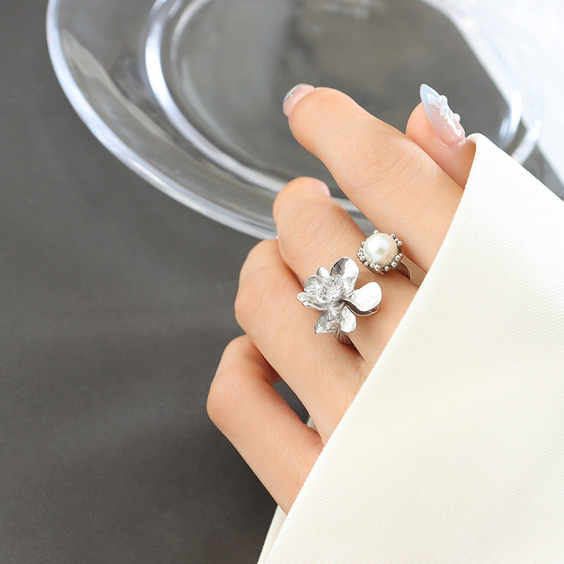 Retro flower brass inlaid rubber bead ring women's niche design does not fade temperament ring jewelry